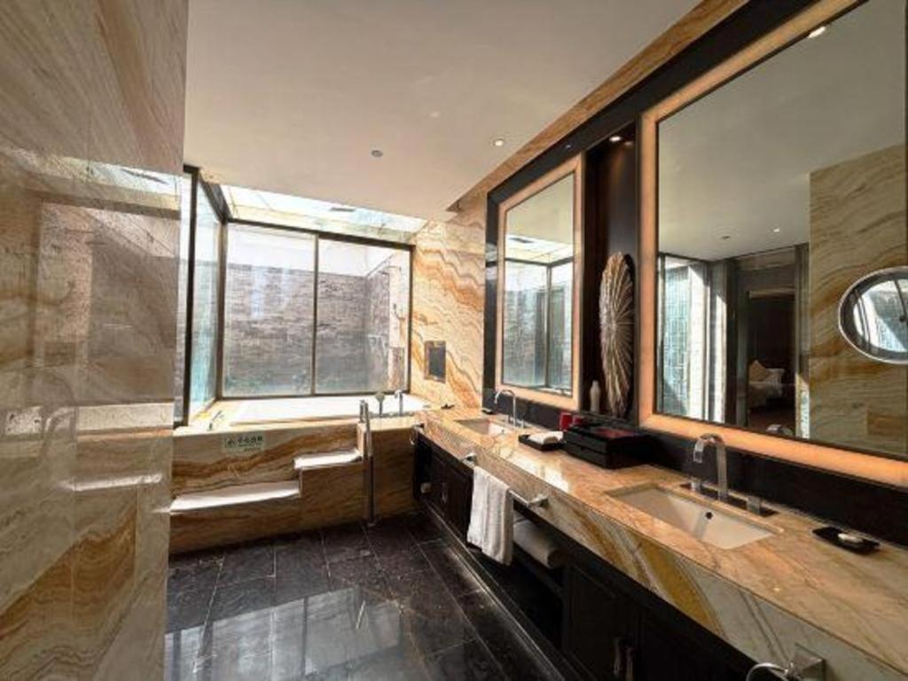 Eadry Royal Garden Hotel Haikou Haikou  Exterior photo